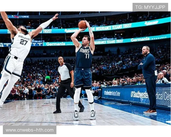 独行侠与灰熊交锋，让分预测看好客队，大小分倾向大分