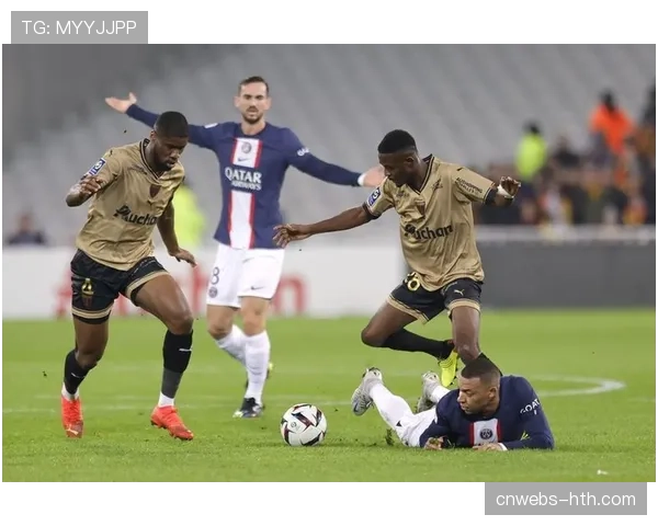 巴黎圣日耳曼赛季首败暴露隐患,欧冠后联赛状态波动 巴黎圣日耳曼赛季首败暴露隐患,欧冠后联赛状态波动